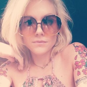 Meet your Posher, Mandy